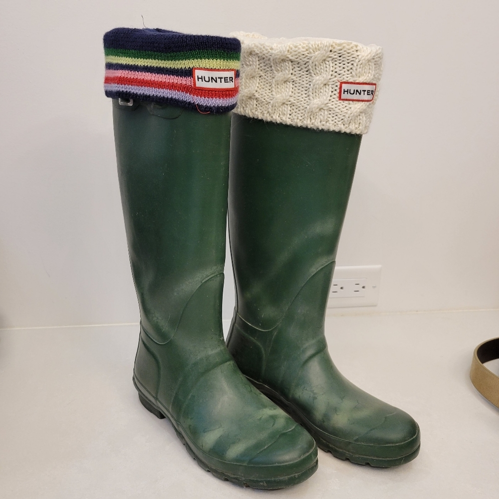 Hunter rain boots and 2 pairs of inserts